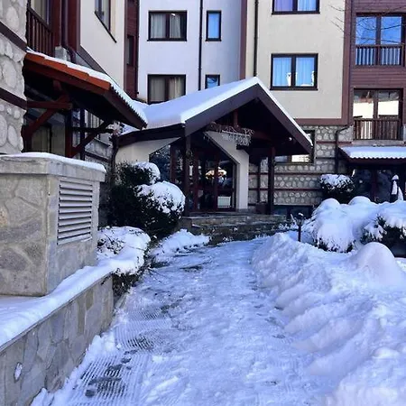 Cozy 1 Bedroom Next To The Gondola アパート