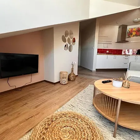 Cozy 1 Bedroom Next To The Gondola アパート *