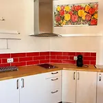 Апартаменты Cozy 1 Bedroom Next To The Gondola Банско